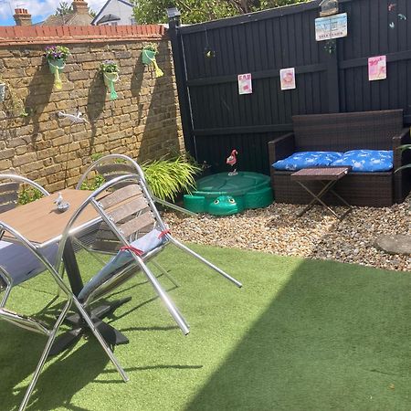 Sherpai Lodge Herne Bay Bagian luar foto